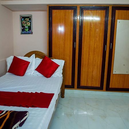 Garuda Grand Apartment ตีรูปาติ ภายนอก รูปภาพ